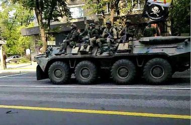 По Донецку и в районе Луганска перемещаются колонны боевой техники боевиков
