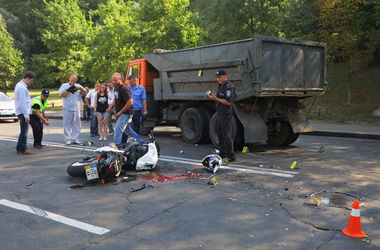 В Киеве насмерть разбился 19-летний байкер