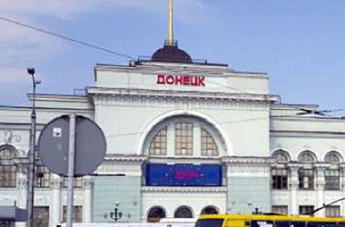 В Донецке боевики русифицировали железнодорожный вокзал