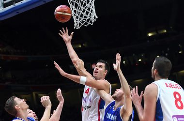 Сербия вышла в четвертьфинал Евробаскет-2015