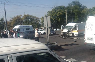 В ДТП со скорой, маршруткой и грузовиком в Харькове пострадали 9 человек