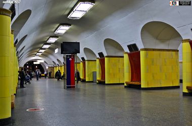 В московском метро мужчине перерезали горло