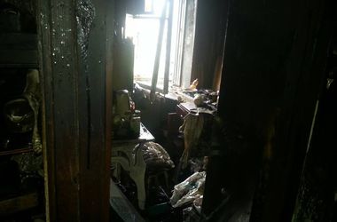 В Киеве дедушка-курильщик случайно сжег свою квартиру