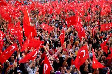 В Турции на антитеррористический митинг вышли 100 тысяч человек