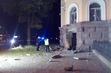 В сети появились фото последствий мощного взрыва под зданием СБУ в Одессе