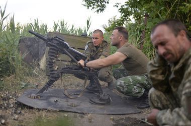 Боевики обстреляли украинский опорный пункт в Лозовом