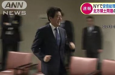 Разогнался: премьер Японии не сдержал эмоции и побежал к Путину