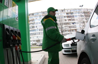 Заправки в Украине завышают цены на бензин - АМКУ