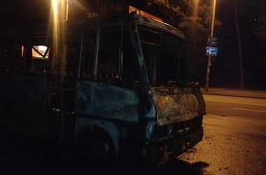 В Киеве на ходу загорелась маршрутка