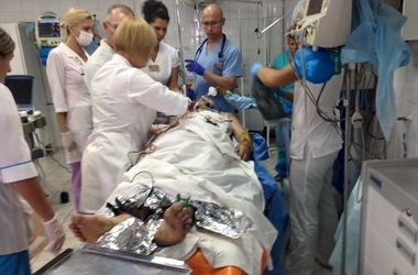 "C ног свисали лоскуты мышц и сосудов": в Мечникова спасают тяжелого бойца