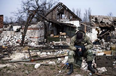 В разрушенных городах Донбасса появились бигборды с благодарностями в адрес боевиков