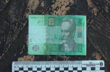В Киеве грабитель с ножом потребовал на почте 20 гривен