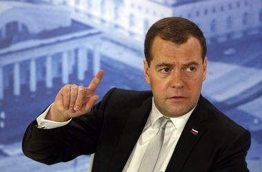 Медведев заявил, что бомбя Сирию, РФ защищает россиян