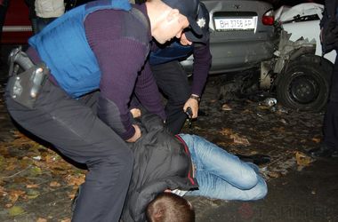 Пьяный лихач устроил ДТП в центре Одессы и плевался в полицию