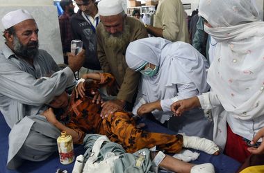 Мощное землетрясение в Пакистане: разбитые головы и десятки жертв