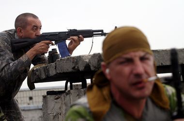 Боевики из гранатометов и крупнокалиберных пулеметов обстреляли Пески