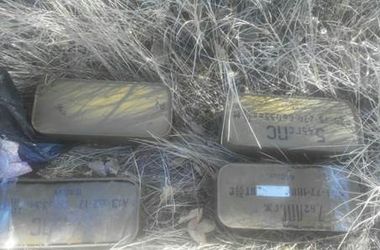 На Донбассе СБУ обнаружила два тайника с боеприпасами