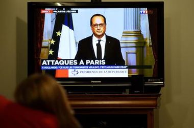 Олланд назвал точное число жертв кровавых терактов в Париже
