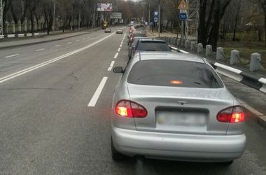 Топливный коллапс в Донецке: в очередь за бензином выстраивается по 200 авто