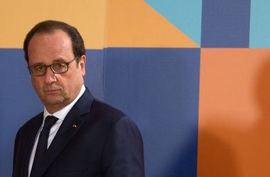 Олланд призывает британских депутатов высказаться за удары по ИГ в Сирии