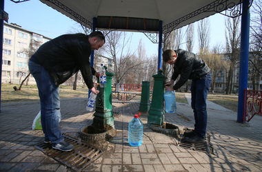 В половине бюветов в Киеве вода отклоняется от нормы – СЭС