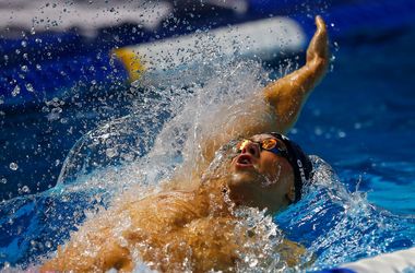 Американец побил рекорд в плавании на 100 метров на спине