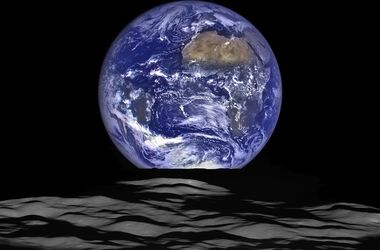 NASA показало потрясающий  снимок Земли, сделанный с лунной орбиты