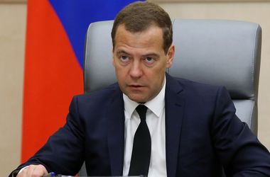 Медведев подписал постановление об ответных санкциях против Украины