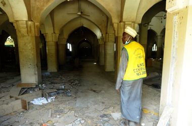 Взрыв в нигерийской мечети убил более 20 человек