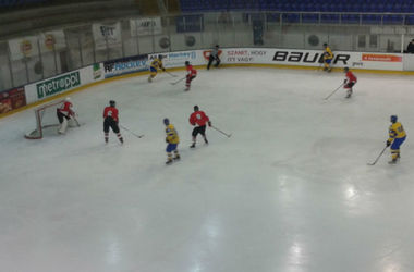 Хоккей: юниорская сборная Украины обыграла на выезде Венгрию