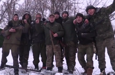 Дай вам Боже все, що гоже: в Песках бойцы поздравили украинцев с новогодними праздниками