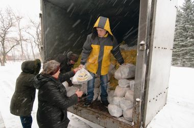 Штаб Ахметова выдал  жителям Донбасса 6 миллионов наборов выживания