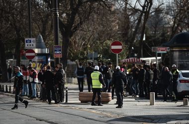 На месте взрыва в Стамбуле нашли останки смертника