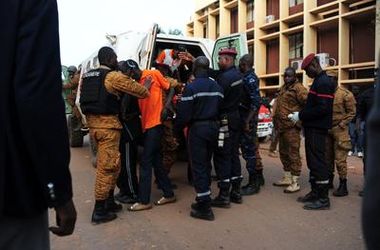 Число жертв атаки исламистов на отель в Буркина-Фасо достигло 27 человек