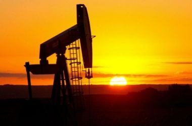 Цены на нефть упали к 12-летним минимумам