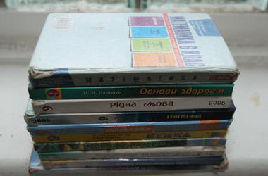 Родителям школьников в Украине больше не придется покупать учебники