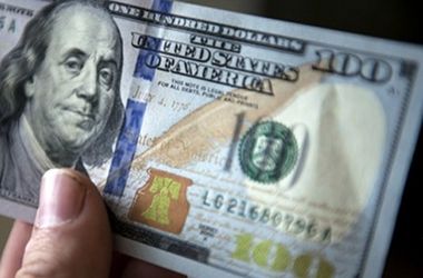 Обменники Украины снизили курс доллара