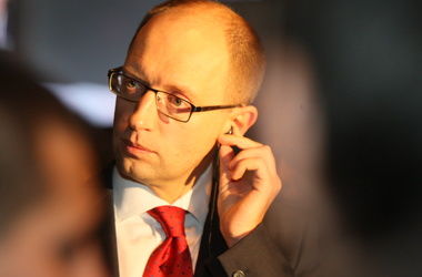 Кабмин Украины готов к оставке, если так решит Рада - Яценюк