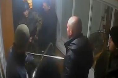 В сети появилось видео нападения на караул Одесской базы ВМС