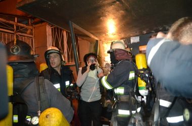Во время пожара в Одессе два человека сгорели, 10 спасли