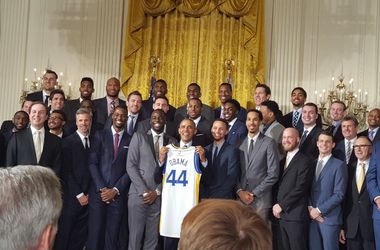 Барак Обама принял чемпионов НБА в Белом доме