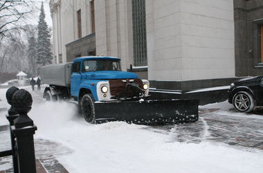 В Киеве за борьбой со снегом можно наблюдать онлайн