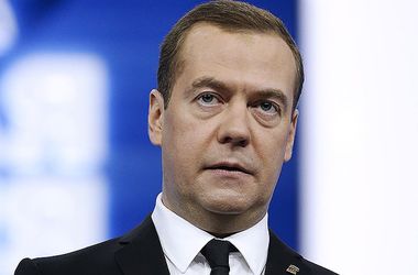 Между Россией и НАТО началась новая "холодная война" - Медведев