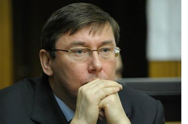Яценюк должен или предложить новый состав Кабмина, или уйти в отставку – Луценко