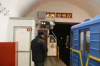 В Киеве метро продлит работу на час из-за футбола