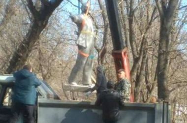 В Одесской области свергли еще одного "красного идола"