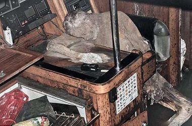 Возле Филиппин рыбаки обнаружили заброшенную яхту с мумией 