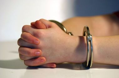 В США школьниц арестовали за отравление преподавателя