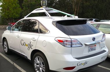 В США самоуправляемый автомобиль Google впервые попал в ДТП 