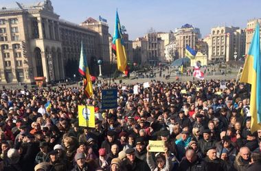 В Киеве пикетируют российское посольство